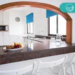 Fronton Whale Apartament *