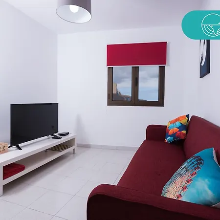 Fronton Whale Apartament *